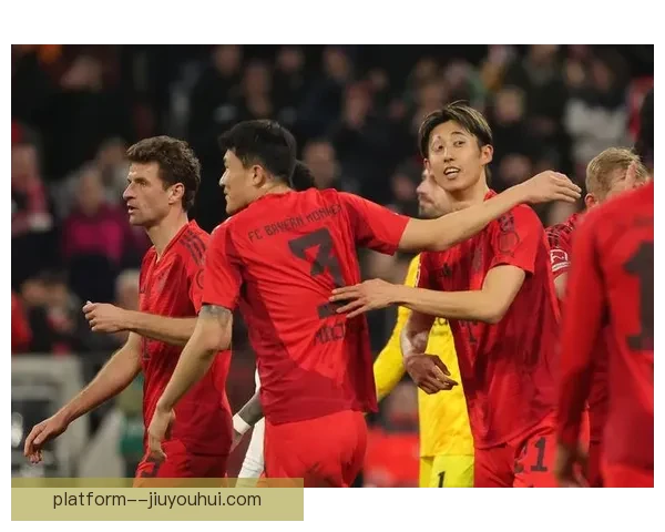 伊藤洋辉德甲客场一脚精准长传撕裂防线助攻队友破门尽显大将风范