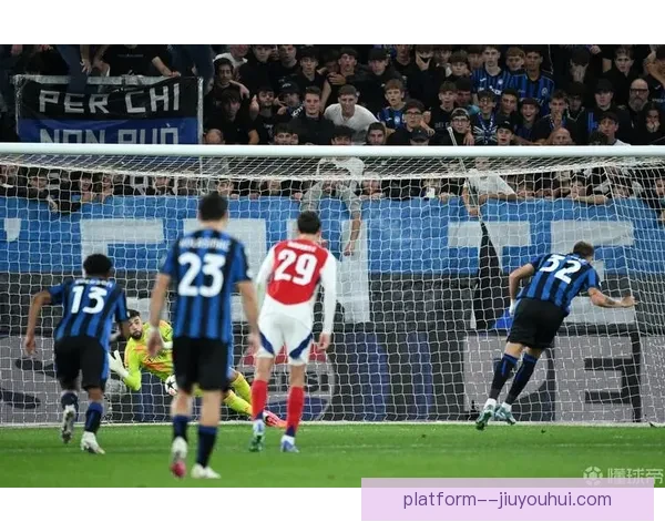 拉亚欧冠点球大战两次神扑力挽狂澜助球队胜波尔图