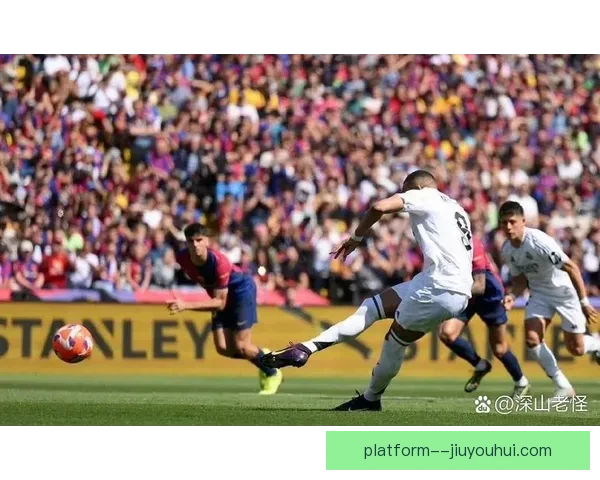 皇马主场遭巴塞罗那狂扫 西甲德比再现血洗场面